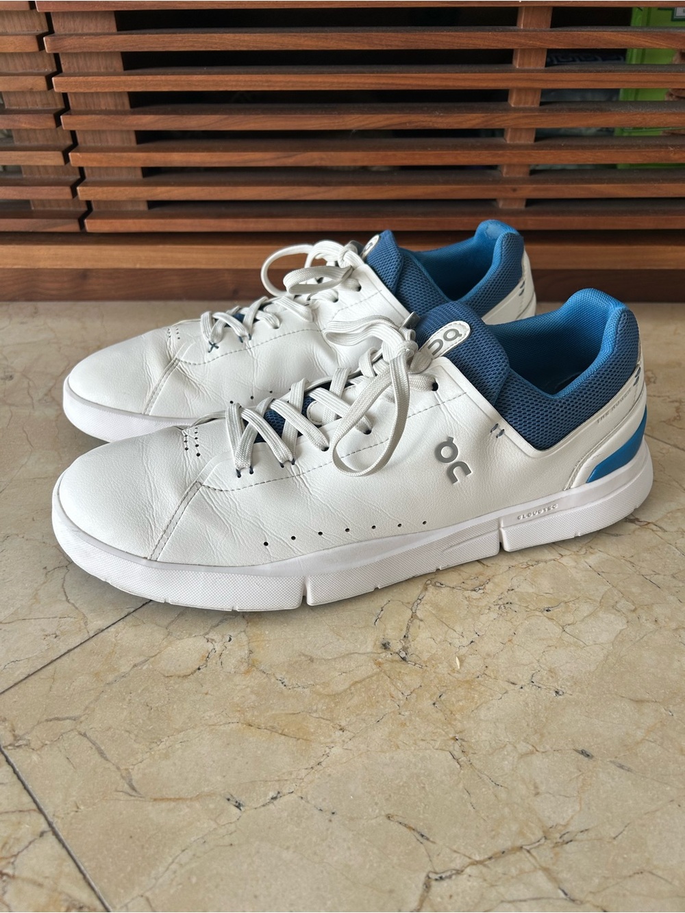 On Running THE ROGER Advantage White Blue Leather Sneakers Men’s Size